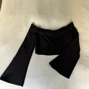 Off the shoulder top🖤